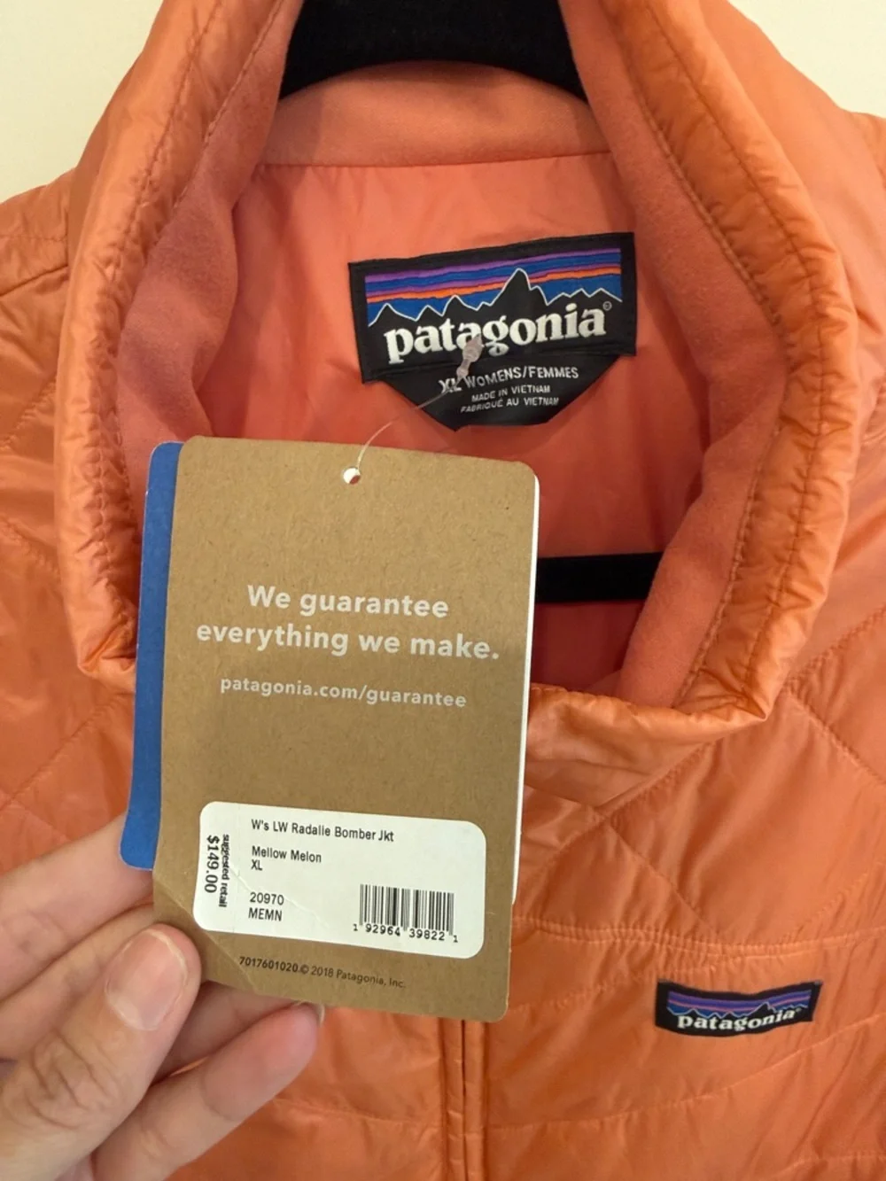 Patagonia Women's Lightweight Radalie Quilted Puff Bomber Jacket - Picture 2 of 3